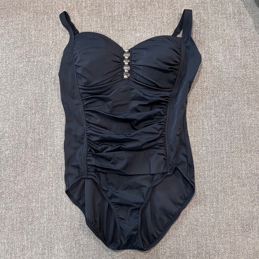 🌼NWOT One Piece Padded Swim Suit